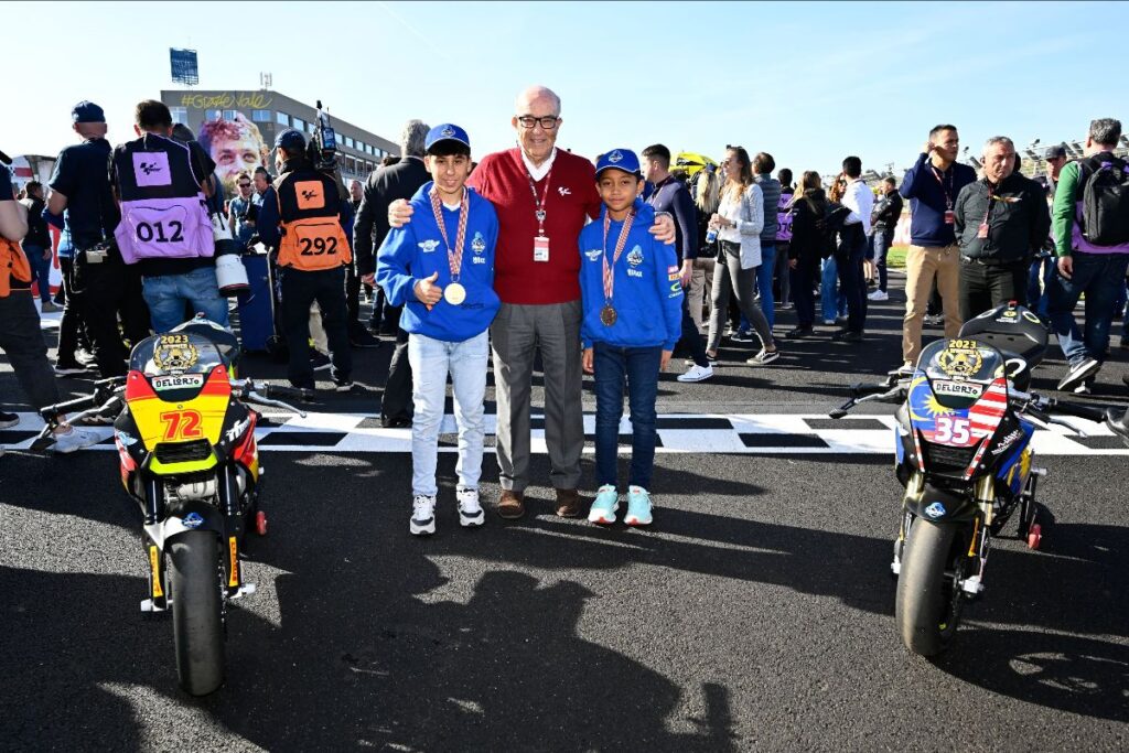 “Young Marvel’, Qabil Irfan Terima Hadiah Jentera Ohvale 190cc Dari FIM MiniGP World Series