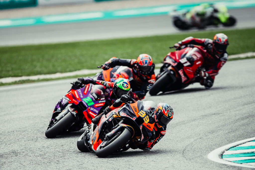 KTM dijangka tarik diri dari MotoGP 2026, Lewis Hamilton bakal buat pelaburan?