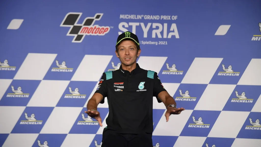 MotoGP 2025, Valentino Rossi ramal Pecco Bagnaia rangkul juara dunia