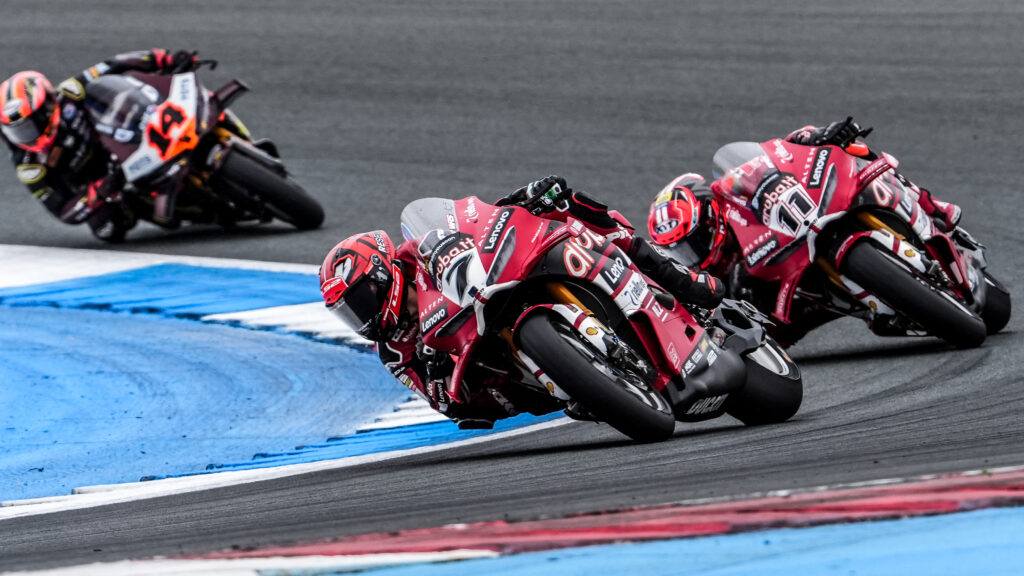 Lecuona beri tentangan sengit, Bulega terus dominan di Assen