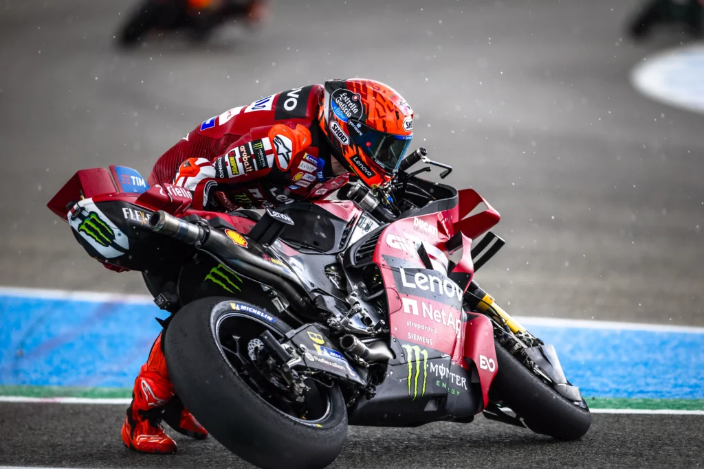 Marquez cipta keajaiban di  halaman sendiri